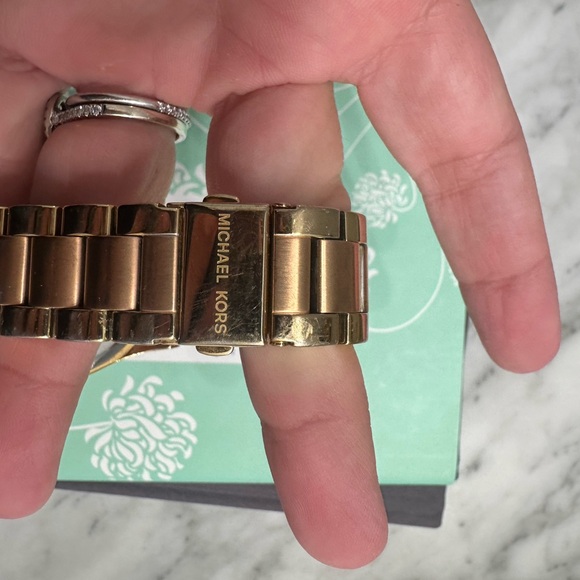 Michael Kors world map watch - Picture 3 of 7